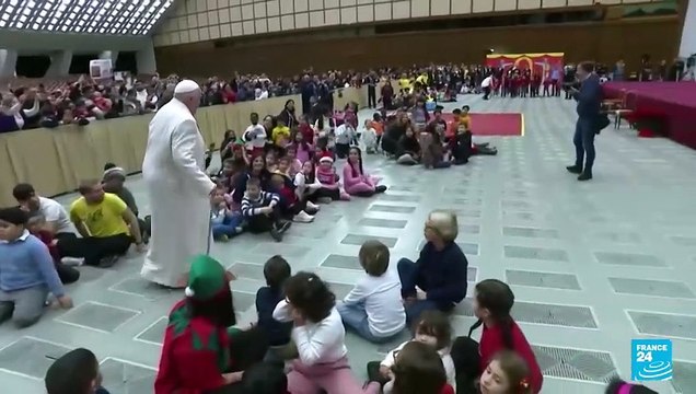 El Vaticano aprobó que sacerdotes entreguen su bendición a parejas del mismo sexo