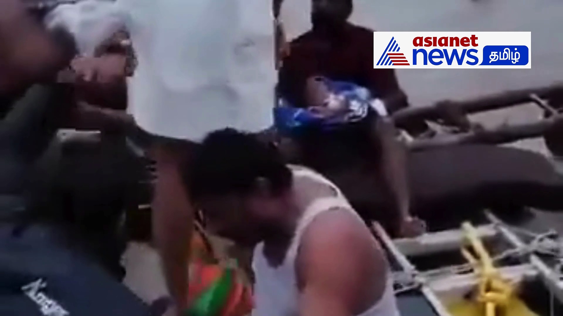 வெள்ளத்தில் சிக்கி தவித்த குழந்தையை பத்திரமாக மீட்ட பாஜக எம்எல்ஏ நயினார் நாகேந்திரன்