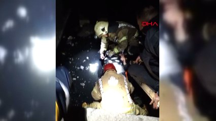 Bayrampaşa'da asansör boşluğuna düştü! Ekipler tarafından kurtarıldığı anlar kamerada