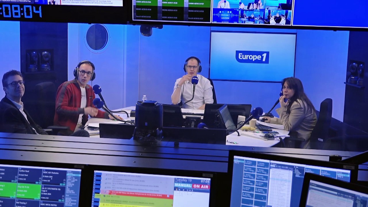 Mondial de handball : les Bleues championnes du monde félicitées par Emmanuel Macron à l'Elysée