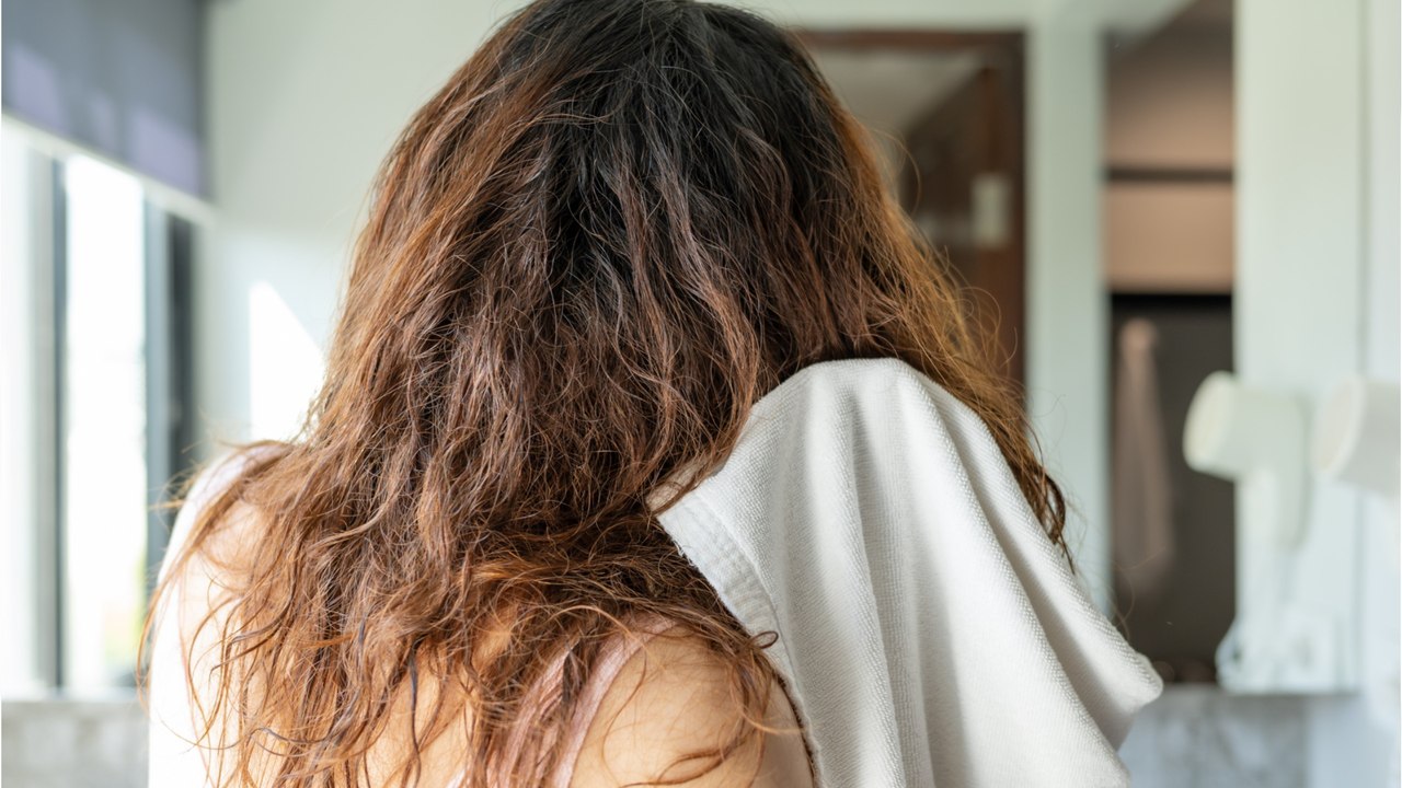 Föhnen oder nicht? wann kälte den haaren schaden kann
