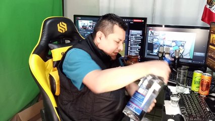 el show de shialeweb y noti me agarras aca sa en la oficina bebiendo y emborrachandome envio saludos