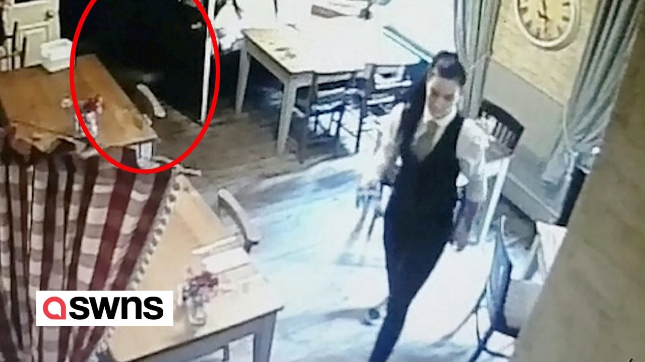 Gespenstische kindergestalt verfolgt kellnerin