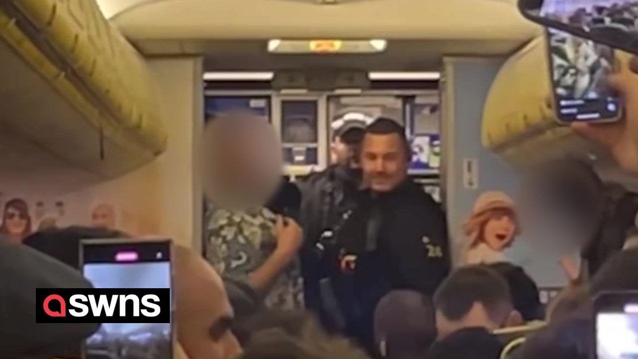 Passengers marched off Ryanair flight after U-turn following "reports of drug abuse"