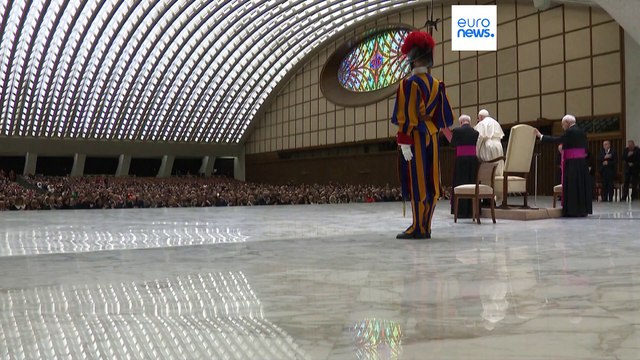 El Vaticano aprueba bendecir a parejas del mismo sexo