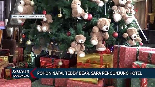 Unik! Hotel di Semarang Hias Pohon Natal dengan 150 Boneka Beruang