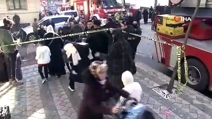 Sultangazi'de 15 katlı binanın 4. katında yangın çıktı