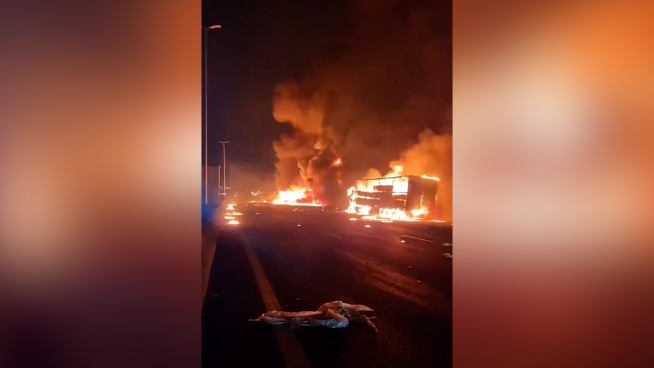 Accident mortel sur l'A1 : trois poids lourds s'embrasent, la circulation coupée