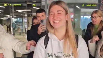 Aunt holds her niece for the first time *Heartwarming First Interaction*