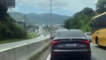Caminhão quebra e causa congestionamento na SC-401, em Florianópolis
