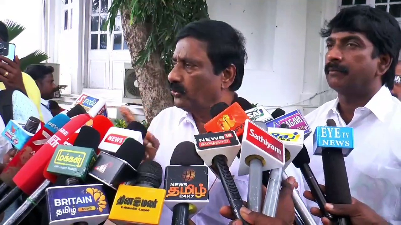 பள்ளி மாணவர்களுக்கு மடிகணினி வழங்க வேண்டாம்; அதற்கு பதில் இதை செய்யுங்கள் - முதல்வரிடம் அதிமுக கோரிக்கை