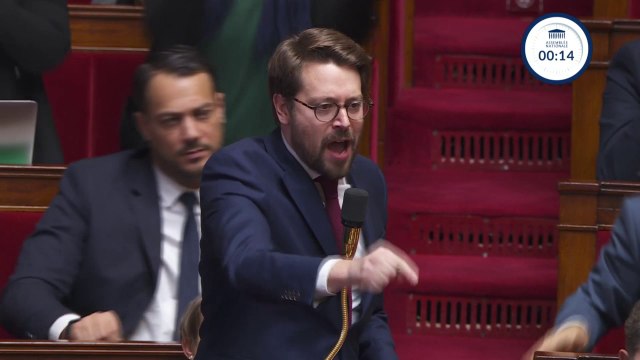 Nous n'avons pas de leçons à recevoir de ceux qui offrent une victoire historique à l'extrême droite : l'échange tendu entre Benjamin Lucas (EELV) et Gérald Darmanin sur la loi immigration