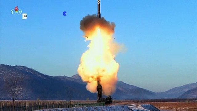 كوريا الشمالية تطلق صاروخاً بالستياً عابراً للقارات من طراز هواسونغ-18