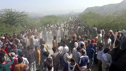 बोलेरो-ट्रोला की ​भिड़ंत में एईएन समेत चार कर्मचारियों की मौत,मौके पर लगाया जाम