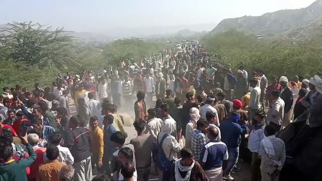 बोलेरो-ट्रोला की ​भिड़ंत में एईएन समेत चार कर्मचारियों की मौत,मौके पर लगाया जाम