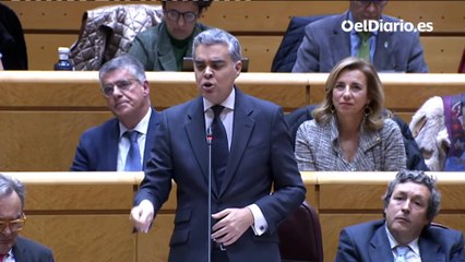 Un senador del PP llama "grupis de Sánchez" a las vicepresidentas