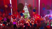 I Wish It Could Be Christmas Everyday (Wizzard cover) - Kylie Minogue (live)