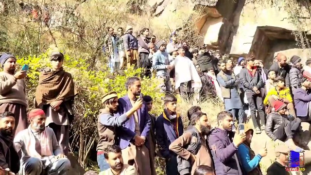 نامنوٹہ زیریں میں 3 نوجوان مچھلیاں پکڑتے ہوئے آبشار کی نذر ہو گئے۔ وقاص مکھن، ندیر صدیق اور مہران شمریز کی ڈیڈ باڈیز کو دوسرے روز مظفرآباد سے آئے ہوئے ریسکیو اہلکاران نے پانی سے نکالا ہزاروں کی تعداد میں جم غفیر اس سانحہ پ