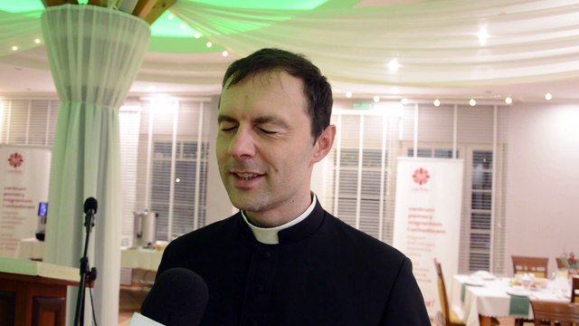 Każdy jest mile widziany przy świątecznym stole. Także ten, który przybył do nas z daleka