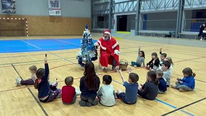 Le père noël a pris le temps de s'arrêter pour les babies de l'OB Handball - 19 décembre 2023
