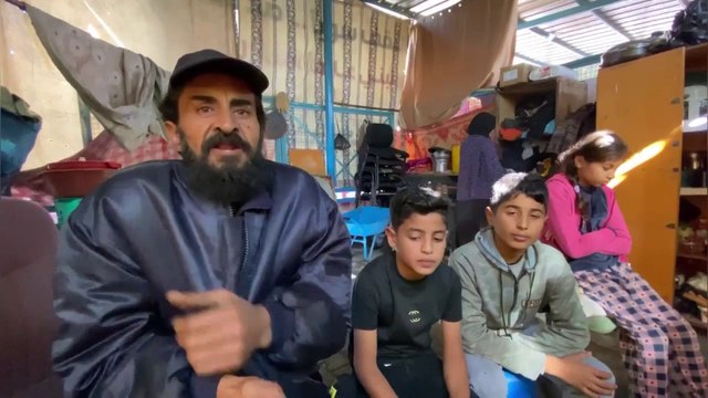 أهالي غزة يعانون من البرد القارس أثناء النزوح وسط انعدام وسائل التدفئة