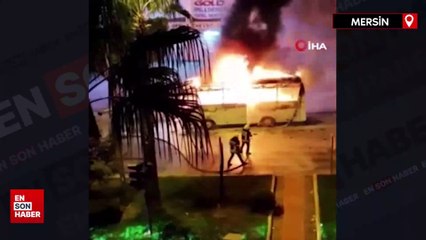 Mersin'de servis otobüsü alev alev yandı