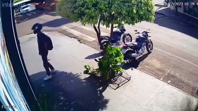 Caminhão arrebenta fios em Goioerê e assusta pedestres