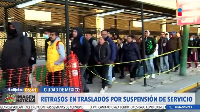 Caos por el cierre de tres estaciones de la Línea 9 del Metro CDMX