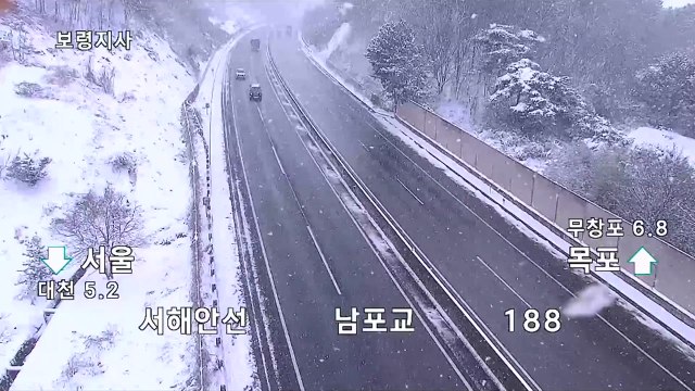 최강 한파에 곳곳 '빙판길'...이 시각 교통 상황은? / YTN