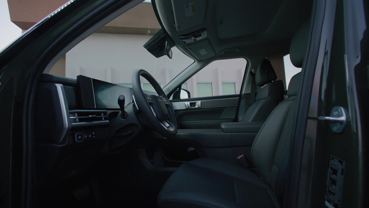 All-new Hyundai SANTA FE - Horizontale und vertikale Designelemente vermitteln einen soliden SUV-Charakter