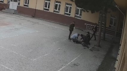 Kalbi duran öğrenci, öğretmeninin kalp masajıyla yaşama döndü