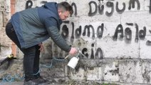 Sivas'ta tarihi medresedeki sprey boyalı yazılar, boya çürütme yöntemiyle silindi