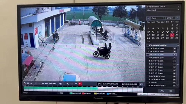 Video: बदमाशों ने पेट्रोल पंप पर मचाया उत्पात, हवाई फायर के बाद सेल्समैन के साथ की मारपीट