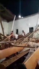 Tải video: Teto de igreja desaba e deixa diversos feridos no interior de Minas