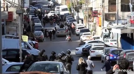 Tải video: Tensione a Gerusalemme est, la polizia lancia lacrimogeni