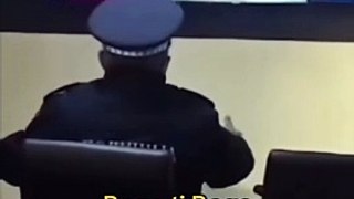 Policajac psuje u kladionici