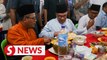 PM enjoys chicken rice for lunch at Kota Damansara