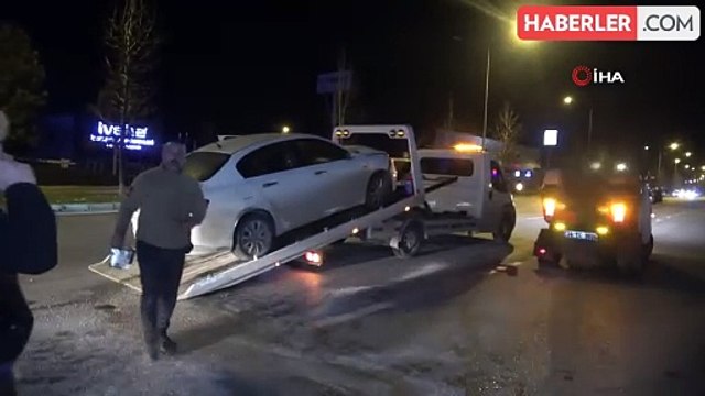 Denizli Merkezefendi ilçesinde motosiklete çarpan otomobil olay yerinden kaçtı