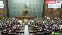 Hindistan  parlamentosu 141 muhalif vekilin parlementoya girişini yasakladı
