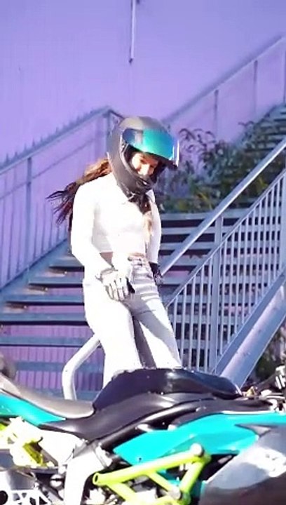 Sliding gently into the weekend  glissade du jeudi  Bonne soirée! Enjoy my friends ❤️ #moto