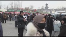 Sisma in Cina, fila per un pasto caldo in un campo improvvisato