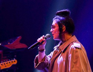 Hoshi : très fière de sa compagne, la chanteuse lui apporte son soutien