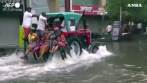 India, almeno 10 vittime a causa delle inondazioni