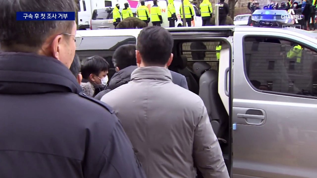 송영길, 검찰 구속 뒤 첫 조사부터 거부