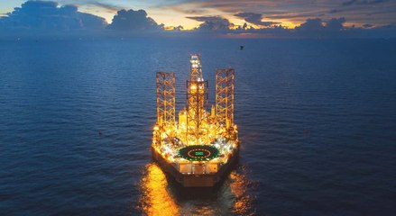 La repentina caída de la demanda de petróleo destapa una revolución y el colapso real de la industria