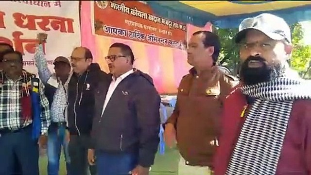 Slogans raised against closure of mines