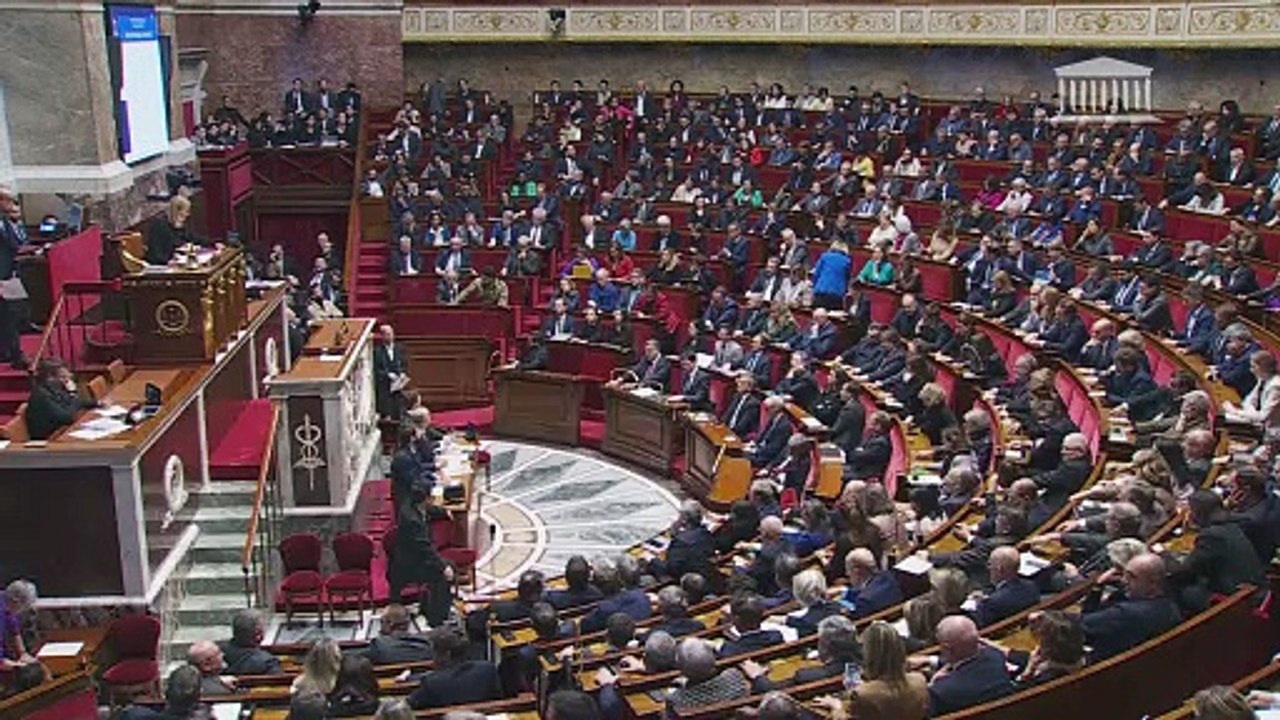 Frankreich: Parlament verabschiedet umstrittenes neues Einwanderungsgesetz