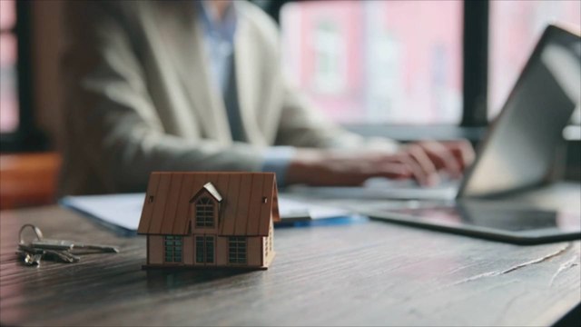 US Housing Market Sees Temporary Surge as Mortgages Inch Lower