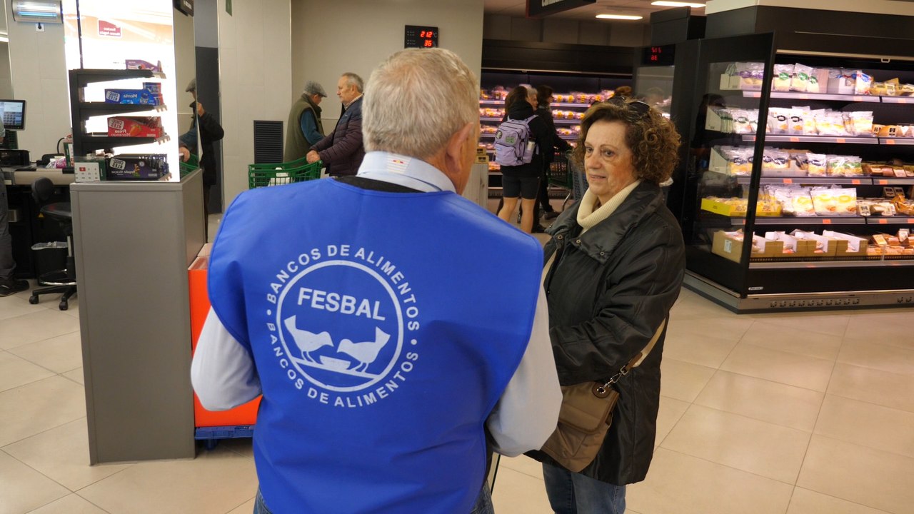 Del supermercado a quien más falta le hace: así funciona la tarjeta monedero