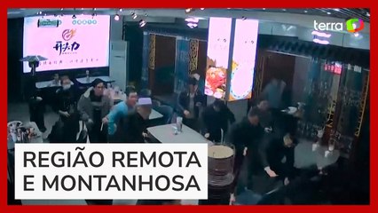 Terremoto na China deixa ao menos 131 mortos; vídeos mostram correria e desespero